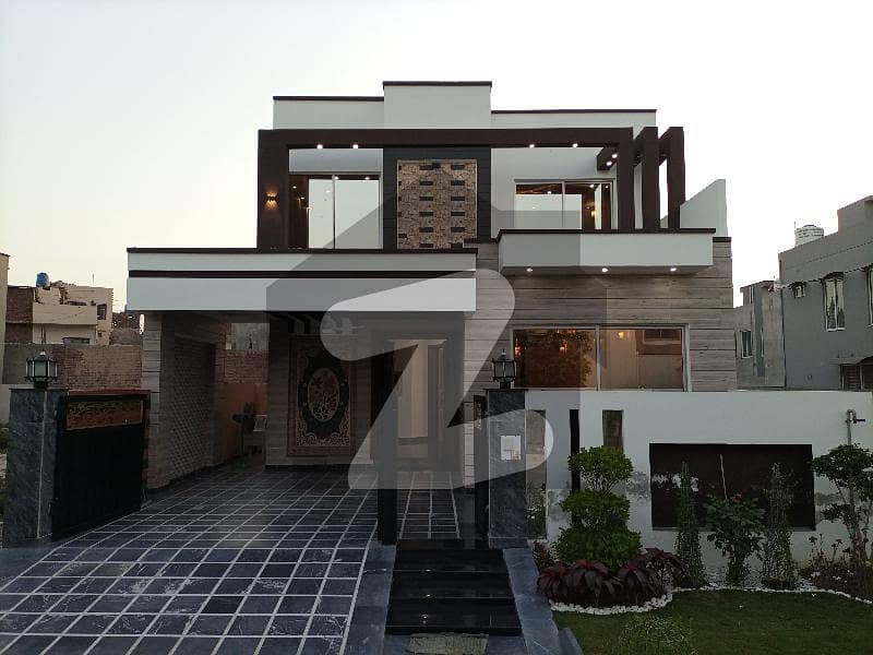 10 Marla Beautiful House For Rent In Paragon City