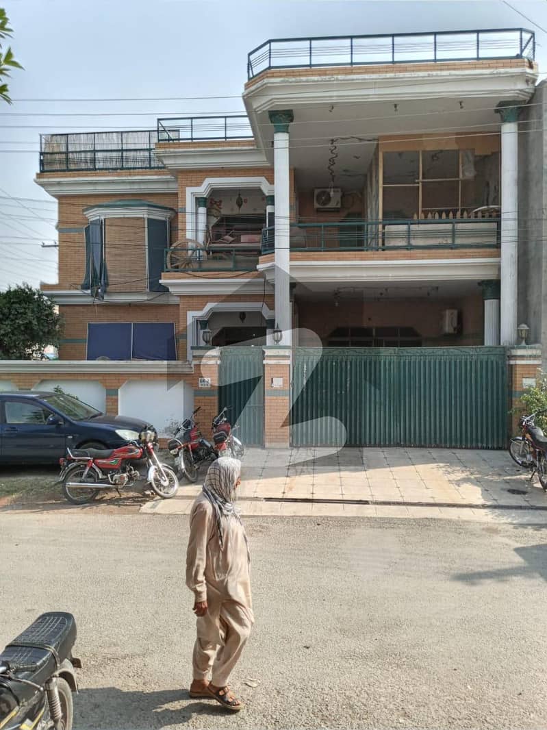 ریوینیو سوسائٹی لاہور میں 6 کمروں کا 1 کنال مکان 10 کروڑ میں برائے فروخت۔