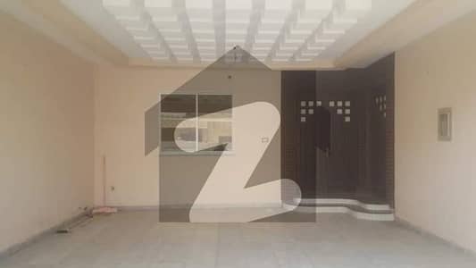 ایم اے جناح روڈ ملتان میں 6 کمروں کا 10 مرلہ مکان 2.25 کروڑ میں برائے فروخت۔