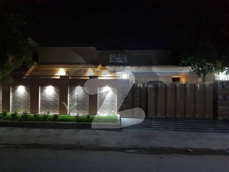 Centrally Located House In Shah Rukn-E-Alam Colony Is Available For Sale