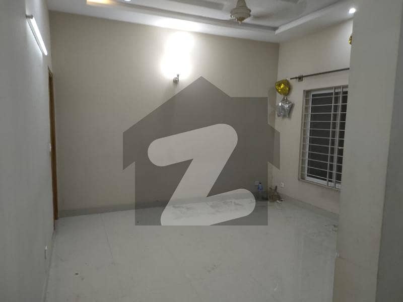 Upper Portion Of 1000 Square Feet Available For Rent In G-13/1