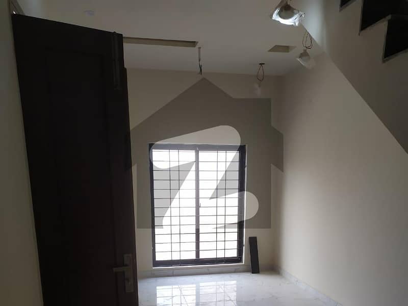 النور گارڈن فیصل آباد میں 4 کمروں کا 7 مرلہ مکان 1.4 کروڑ میں برائے فروخت۔
