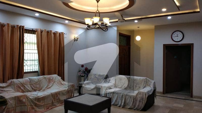 مسلم ٹاؤن لاہور میں 6 کمروں کا 18 مرلہ مکان 6.25 کروڑ میں برائے فروخت۔