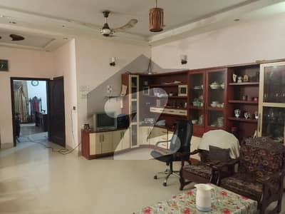 پنجاب گورنمنٹ ایمپلائیز سوسائٹی لاہور میں 5 کمروں کا 12 مرلہ مکان 2.8 کروڑ میں برائے فروخت۔