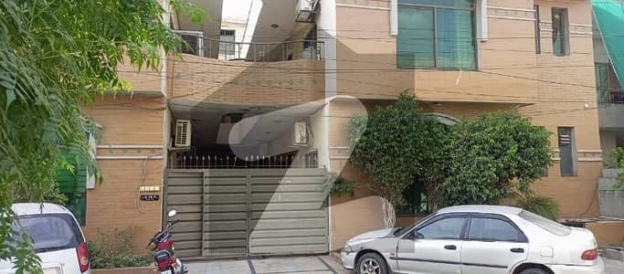 5963 Square Feet Office For Sale In Canal Burg - Block F Lahore
