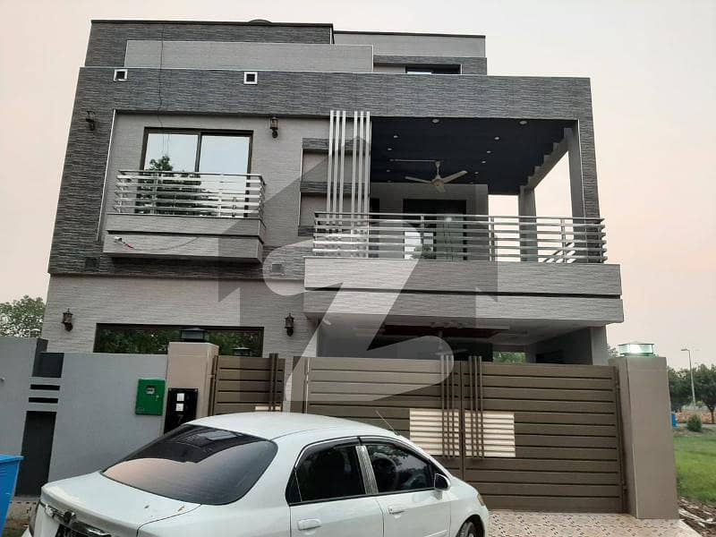 Brand New 8 Marla Luxury Lower Portion For Rent In D Block