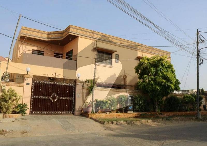 شریف آباد لیاقت آباد کراچی میں 5 کمروں کا 16 مرلہ مکان 2.8 کروڑ میں برائے فروخت۔