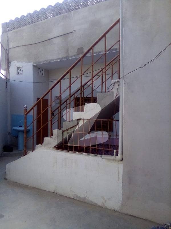 ملت گارڈن ملیر کراچی میں 6 کمروں کا 4 مرلہ مکان 90 لاکھ میں برائے فروخت۔