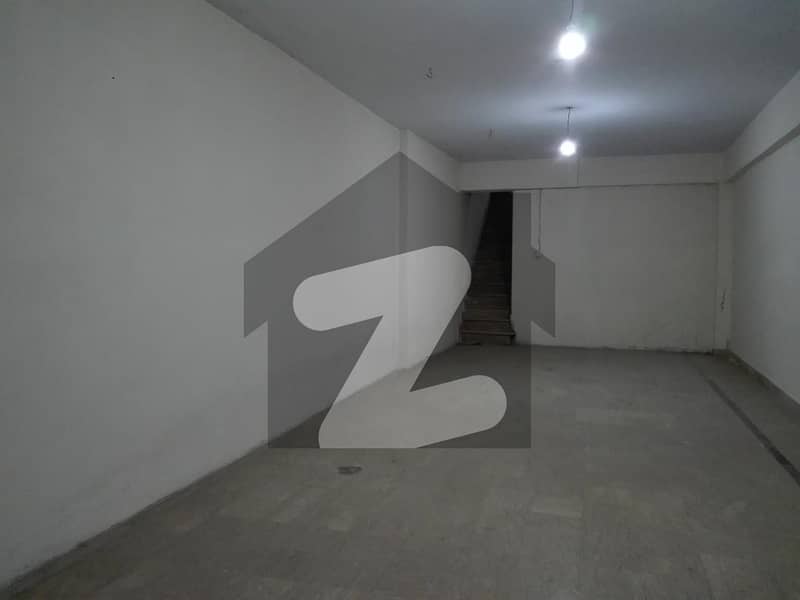 1.5 Kanal Building In Central Gulberg For rent