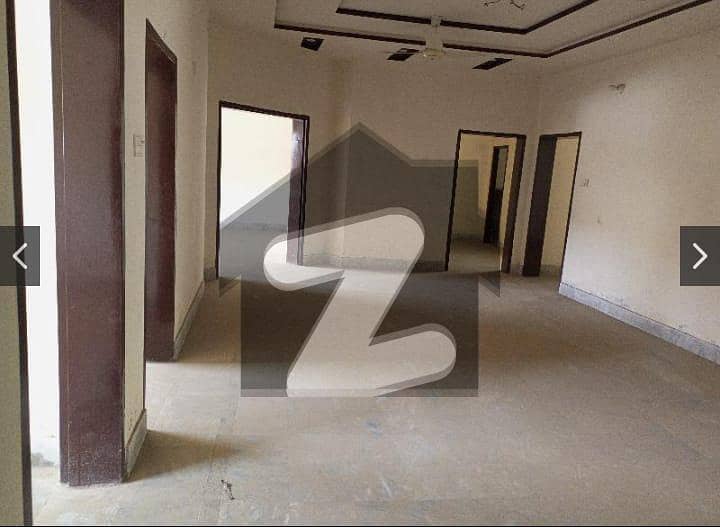مدینہ ٹاؤن فیصل آباد میں 8 کمروں کا 8 مرلہ مکان 1.6 کروڑ میں برائے فروخت۔