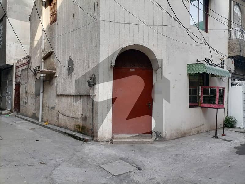 Corner Allama Iqbal Town - Jahanzeb Block House For sale Sized 3 Marla