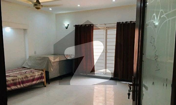 ماڈل ٹاؤن ۔ بلاک اے ماڈل ٹاؤن لاہور میں 5 کمروں کا 1.5 کنال مکان 8 کروڑ میں برائے فروخت۔