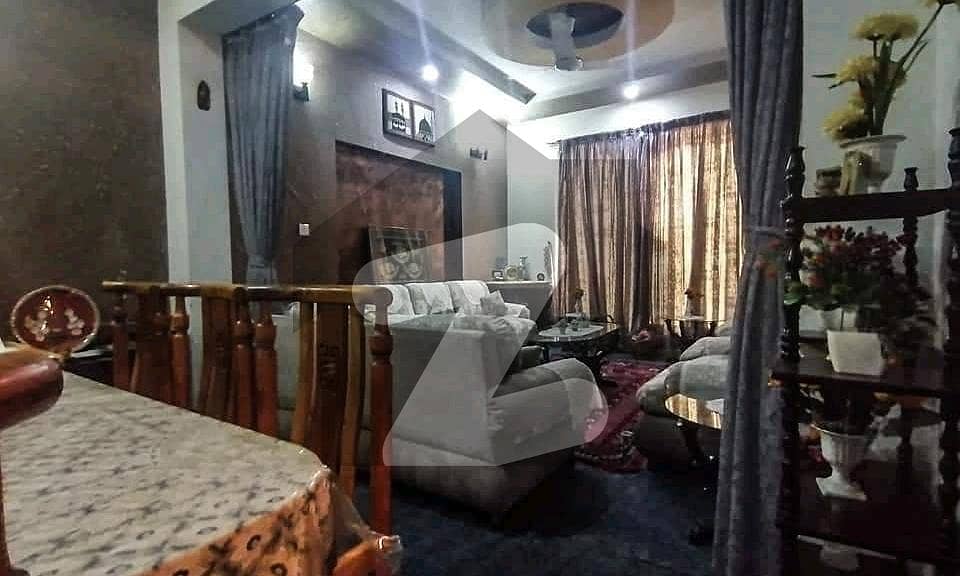 ماڈل ٹاؤن ۔ بلاک سی ماڈل ٹاؤن لاہور میں 5 کمروں کا 1 کنال مکان 10.5 کروڑ میں برائے فروخت۔