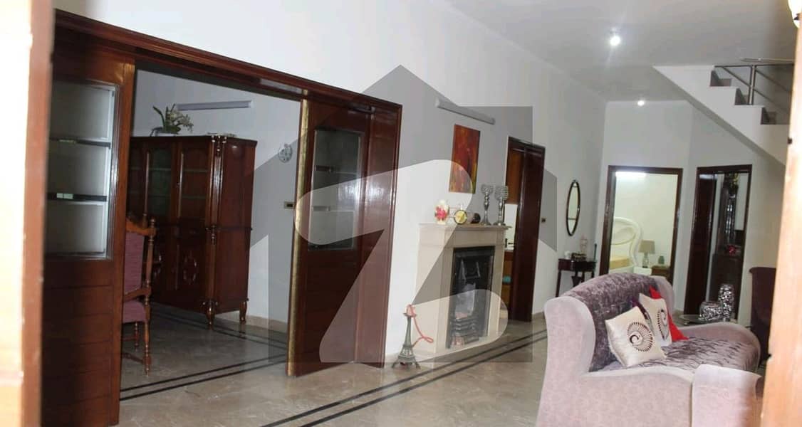 ماڈل ٹاؤن لاہور میں 7 کمروں کا 3 کنال مکان 25 کروڑ میں برائے فروخت۔