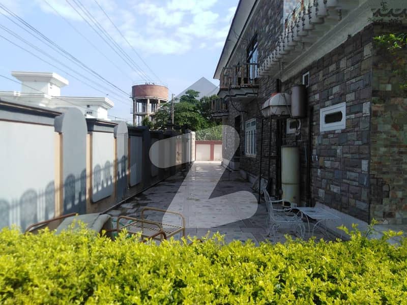 2 Kanal Spacious House Available In Hayatabad For sale