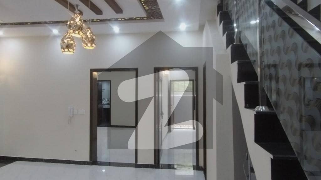 پیراگون سٹی - امپیریل1 بلاک پیراگون سٹی لاہور میں 3 کمروں کا 5 مرلہ مکان 1.85 کروڑ میں برائے فروخت۔