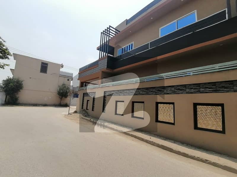 Hayatabad Phase 2 - J4 10 Marla House Up For sale