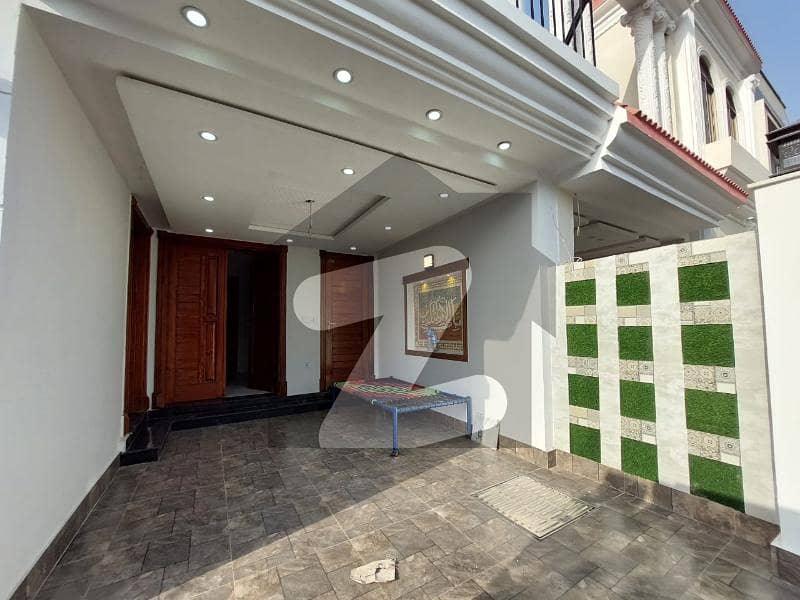 10 Marla Very Beautiful Hot Location Best Price Full House For Rent In Nargis Block Bahria Town Lahore