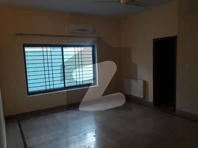 600 Sq Yard Beautiful Upper Portion For Rent In F-10 Islamabad -4 Beds With 4 Attached Bath