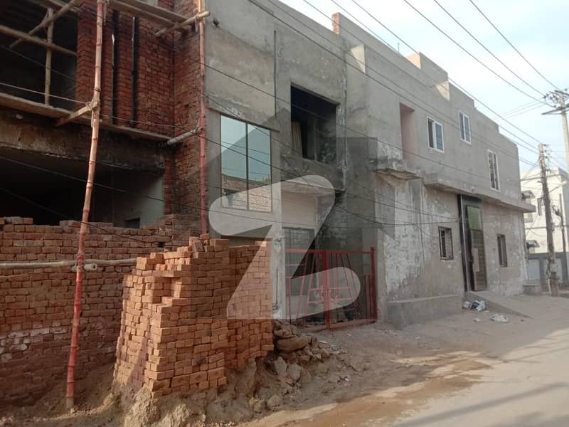 سعید کالونی فیصل آباد میں 2 کمروں کا 2 مرلہ مکان 40 لاکھ میں برائے فروخت۔