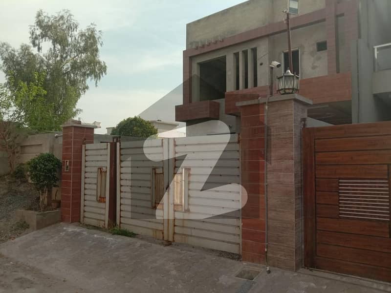 9.5 Marla House Available In Saeed Colony For sale