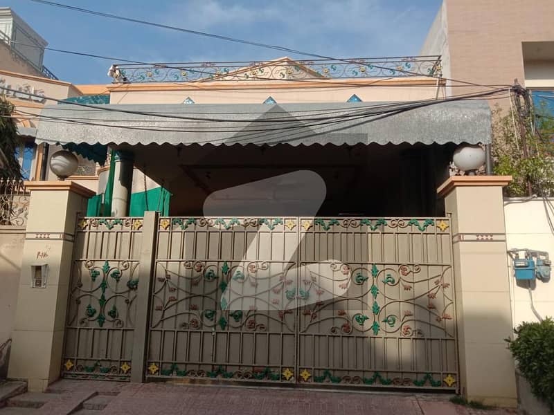 خیابان کالونی 2 فیصل آباد میں 5 کمروں کا 18 مرلہ مکان 3.5 کروڑ میں برائے فروخت۔