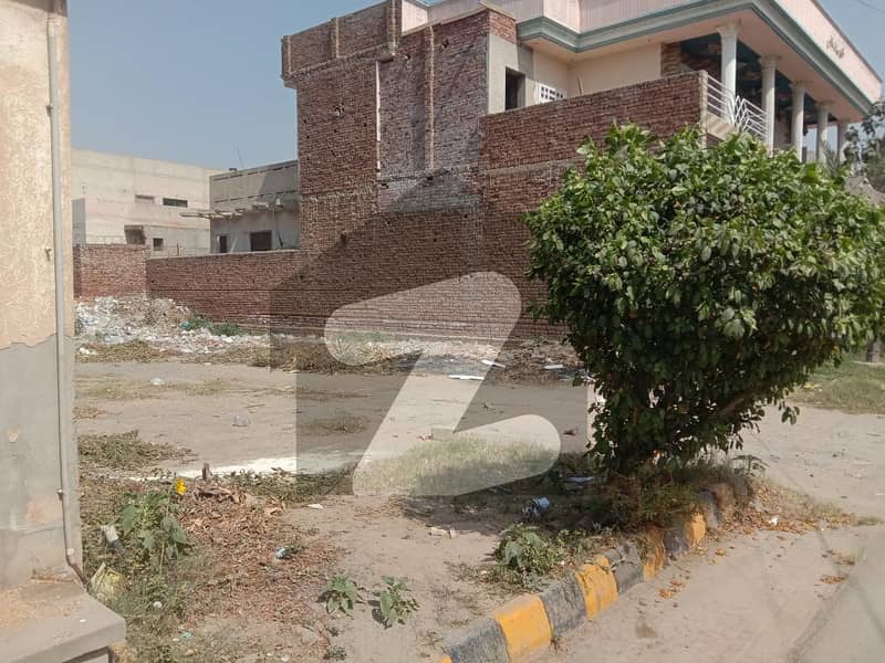 سعید کالونی فیصل آباد میں 14 مرلہ رہائشی پلاٹ 1.84 کروڑ میں برائے فروخت۔