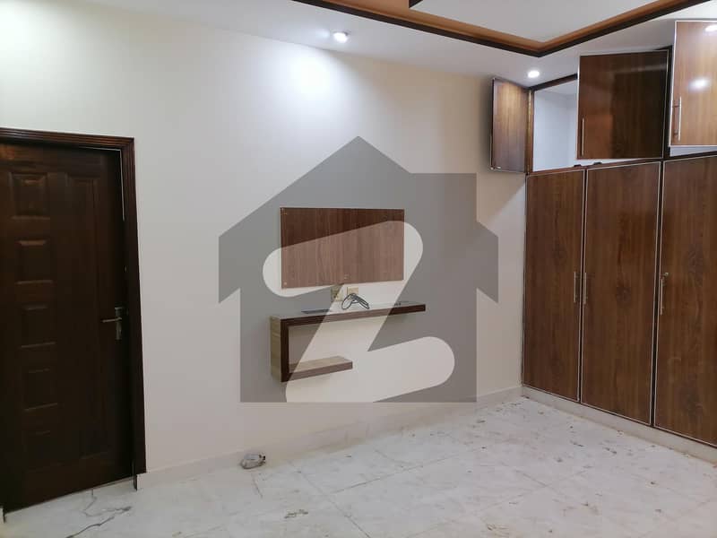 10 Marla House In Only Rs. 33,000,000