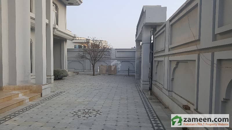 Triple Storey Outclass House For Sale At Al-aziz Housing Scheme M. A Jinnah Road Okara