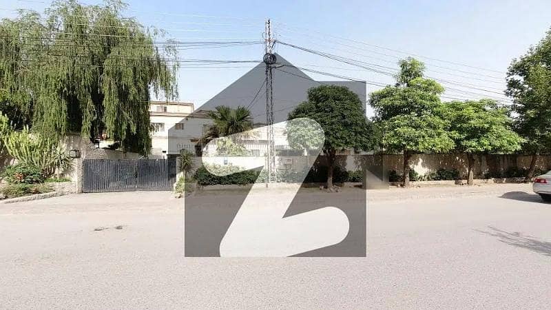 گلستان کالونی راولپنڈی میں 4 کمروں کا 1.75 کنال مکان 7.5 کروڑ میں برائے فروخت۔