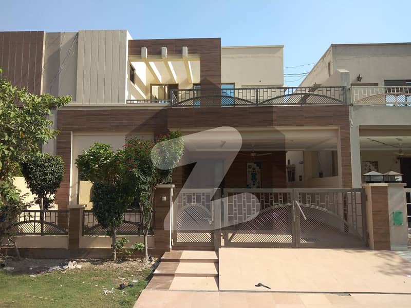 ڈیوائن گارڈنز ۔ بلاک ڈی ڈیوائن گارڈنز لاہور میں 3 کمروں کا 8 مرلہ مکان 3 کروڑ میں برائے فروخت۔