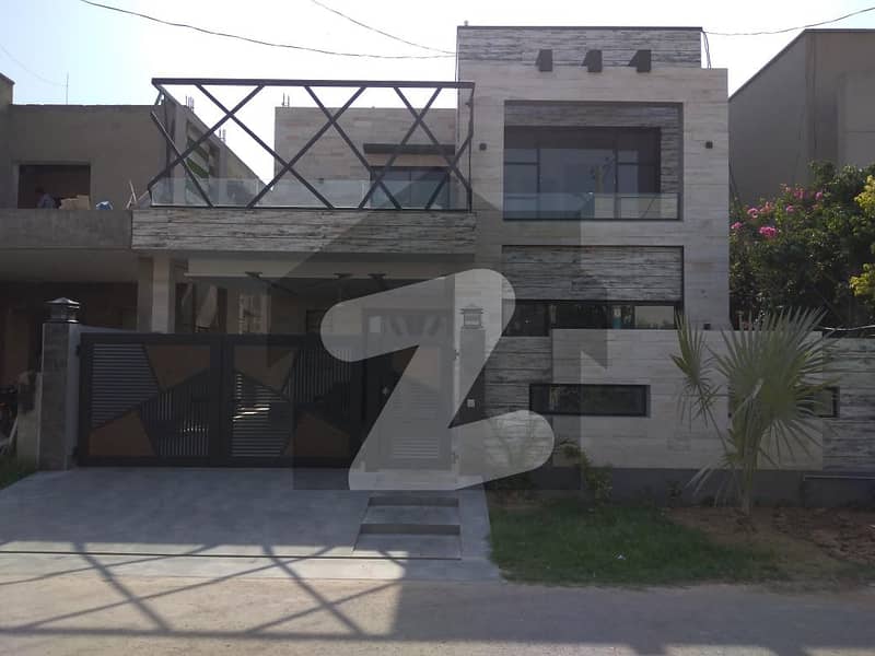 ڈیوائن گارڈنز ۔ بلاک بی ڈیوائن گارڈنز لاہور میں 4 کمروں کا 10 مرلہ مکان 4 کروڑ میں برائے فروخت۔