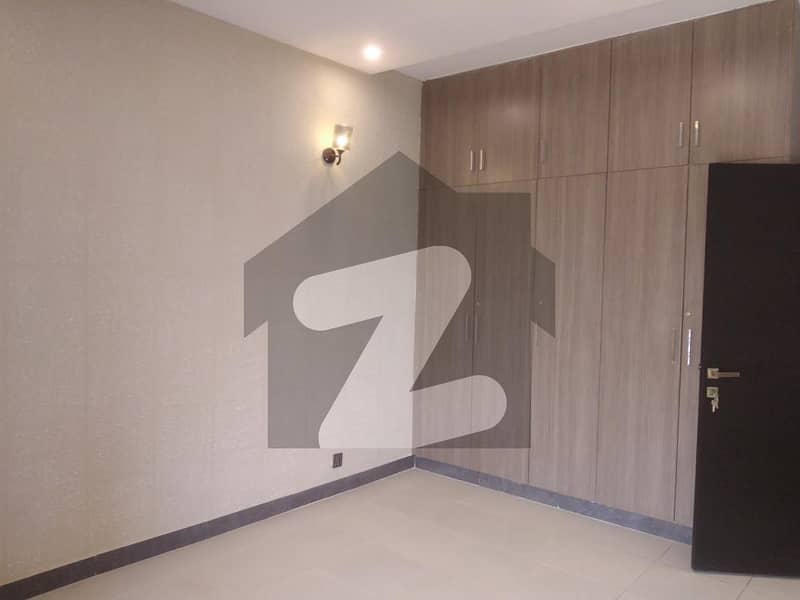 ڈیوائن گارڈنز ۔ بلاک اے ڈیوائن گارڈنز لاہور میں 5 کمروں کا 14 مرلہ مکان 4.5 کروڑ میں برائے فروخت۔