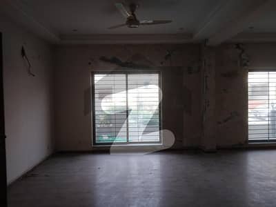 ڈیوائن گارڈنز لاہور میں 3 کمروں کا 8 مرلہ مکان 75 ہزار میں کرایہ پر دستیاب ہے۔