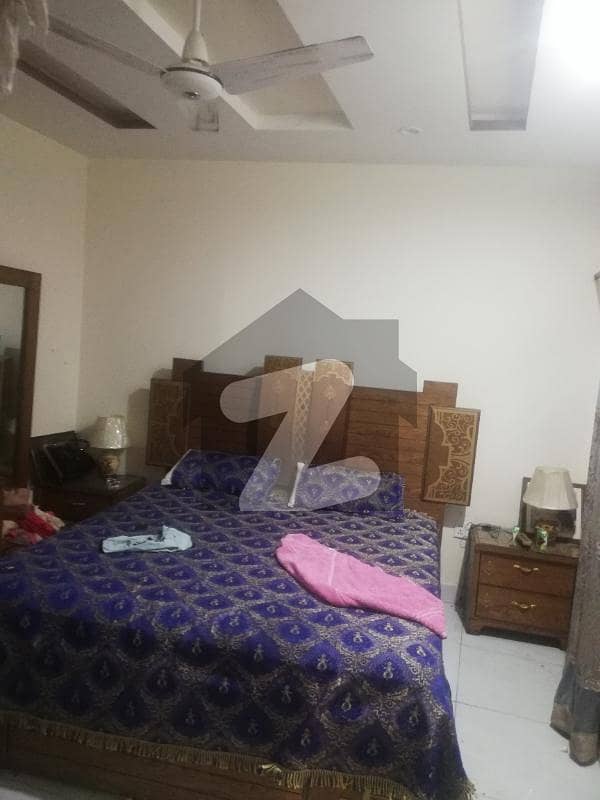 سمیع ٹاؤن لاہور میں 4 کمروں کا 3 مرلہ مکان 1.05 کروڑ میں برائے فروخت۔