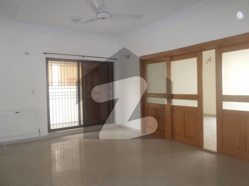 2450 Square Feet House For sale In G-14/4