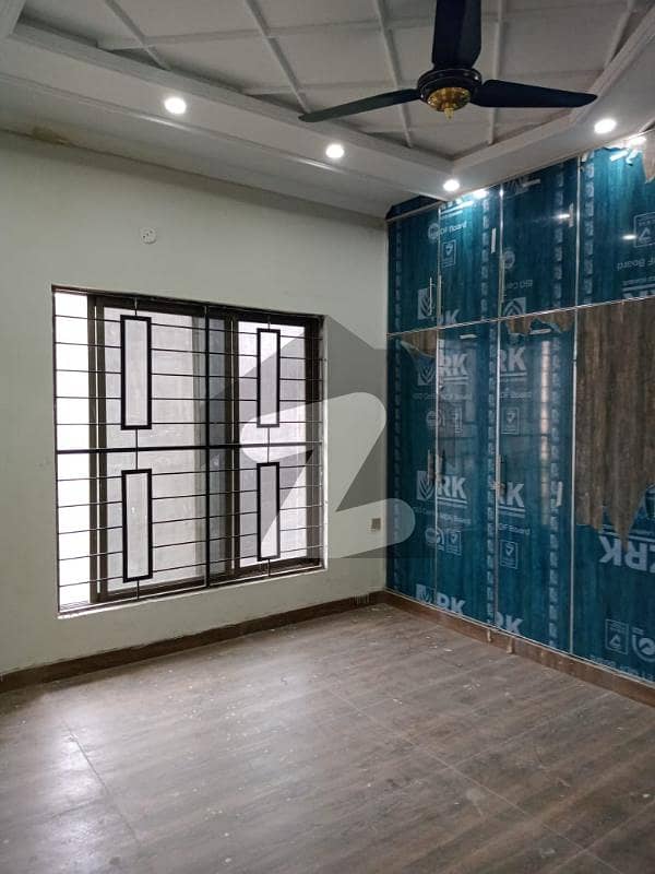 Get An Attractive Third Floor Upper Portion In Lahore Under Rs. 20,000