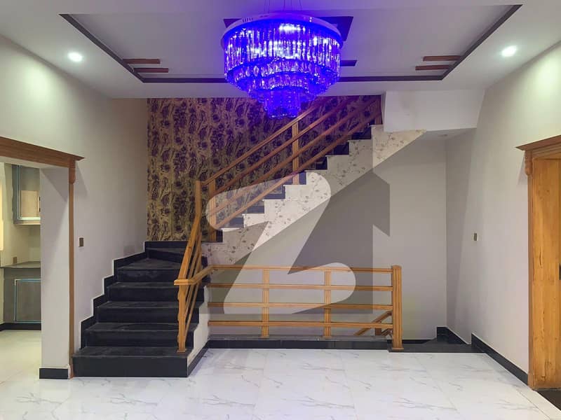 سٹی ہاؤسنگ سکیم جہلم میں 7 مرلہ مکان 1.85 کروڑ میں برائے فروخت۔