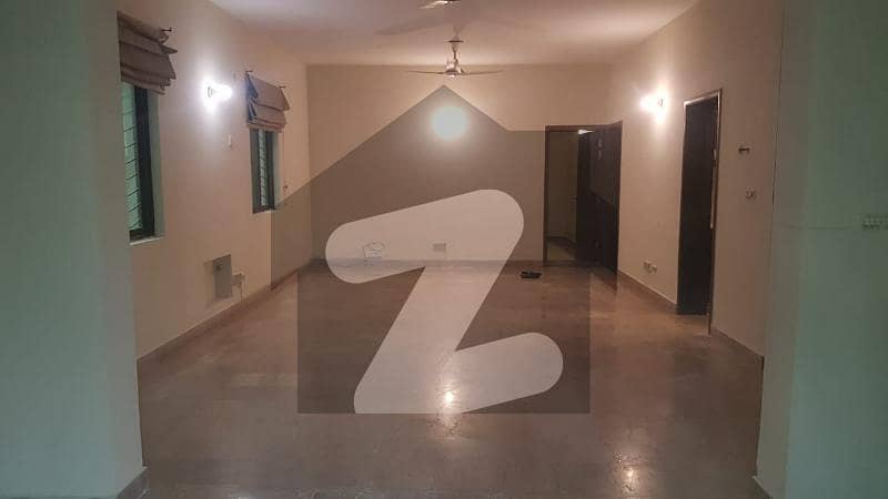 کیولری گراؤنڈ لاہور میں 3 کمروں کا 7 مرلہ مکان 68 ہزار میں کرایہ پر دستیاب ہے۔