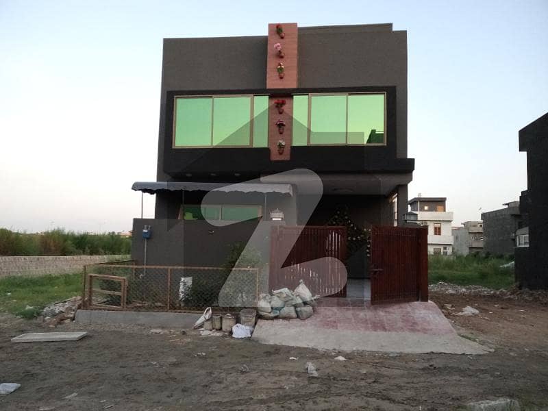 ڈی ۔ 12 اسلام آباد میں 5 کمروں کا 4 مرلہ مکان 4.1 کروڑ میں برائے فروخت۔