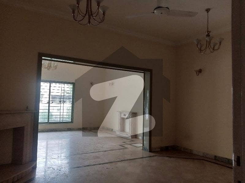 بحریہ ٹاؤن ۔ سفاری ولاز بحریہ ٹاؤن راولپنڈی راولپنڈی میں 3 کمروں کا 8 مرلہ فلیٹ 1.25 کروڑ میں برائے فروخت۔