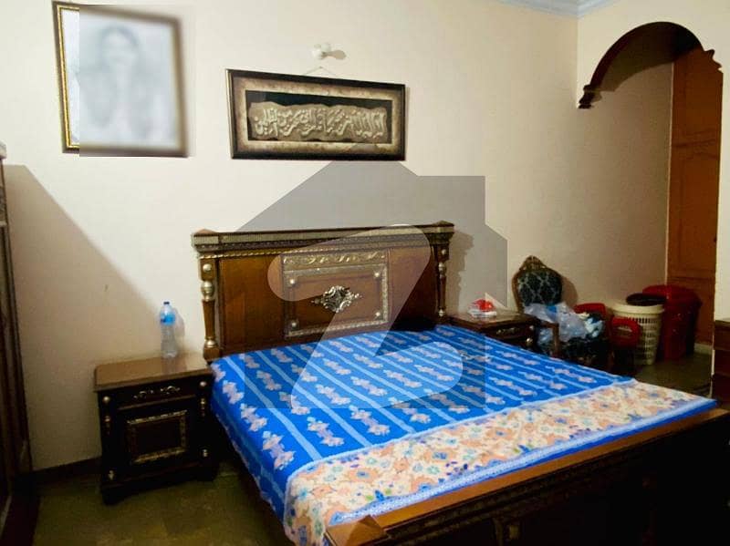 شالیمار کالونی ملتان میں 4 کمروں کا 5 مرلہ مکان 40 ہزار میں کرایہ پر دستیاب ہے۔
