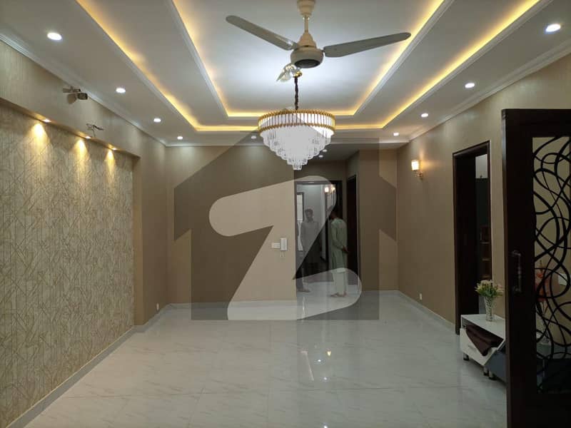 گرین سٹی لاہور میں 5 کمروں کا 10 مرلہ مکان 3.5 کروڑ میں برائے فروخت۔