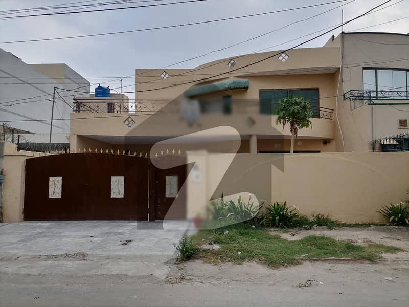 House In Johar Town Phase 1 - Block D1 Sized 1 Kanal Is Available