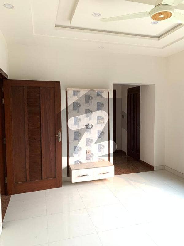 خیابانِ گارڈنز فیصل آباد میں 4 کمروں کا 7 مرلہ مکان 80 ہزار میں کرایہ پر دستیاب ہے۔