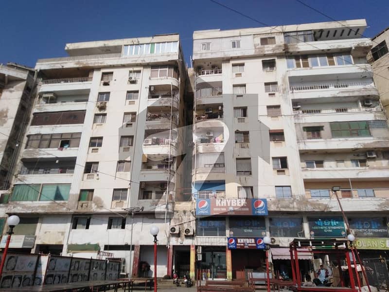کلفٹن ۔ بلاک 3 کلفٹن کراچی میں 2 کمروں کا 6 مرلہ فلیٹ 1.2 کروڑ میں برائے فروخت۔
