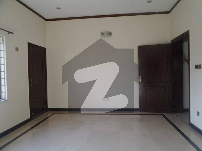 2450 Square Feet House For sale In G-14/4