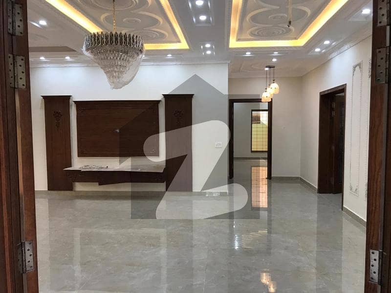 ویلینشیاء - تجارتی زون سی ویلینشیاء ہاؤسنگ سوسائٹی لاہور میں 5 کمروں کا 1 کنال مکان 7.25 کروڑ میں برائے فروخت۔
