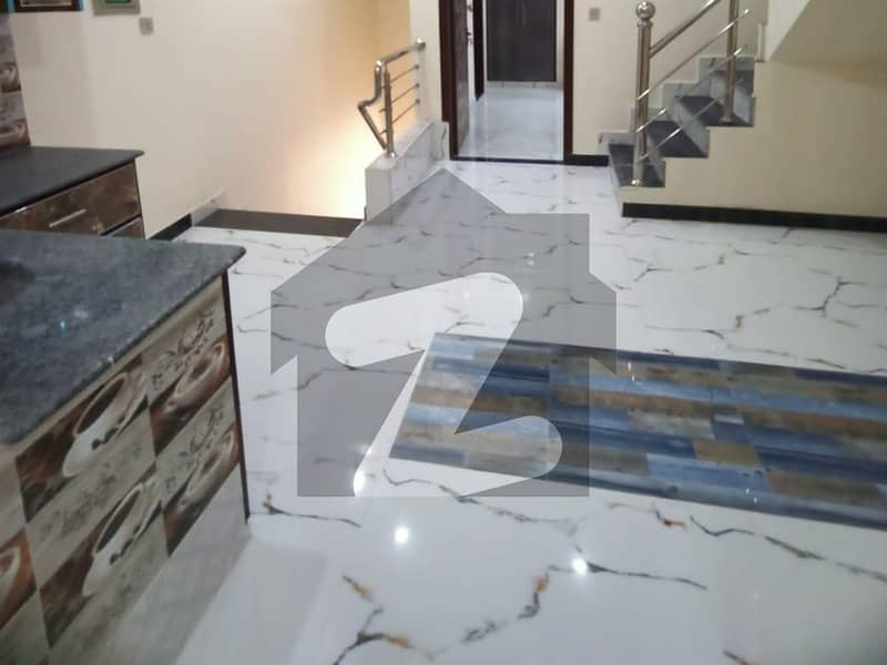 ماڈل سٹی ون کینال روڈ فیصل آباد میں 3 کمروں کا 5 مرلہ مکان 1.4 کروڑ میں برائے فروخت۔