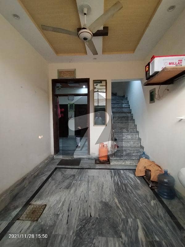 طالب گنج رائیونڈ روڈ لاہور میں 3 کمروں کا 4 مرلہ مکان 1.06 کروڑ میں برائے فروخت۔